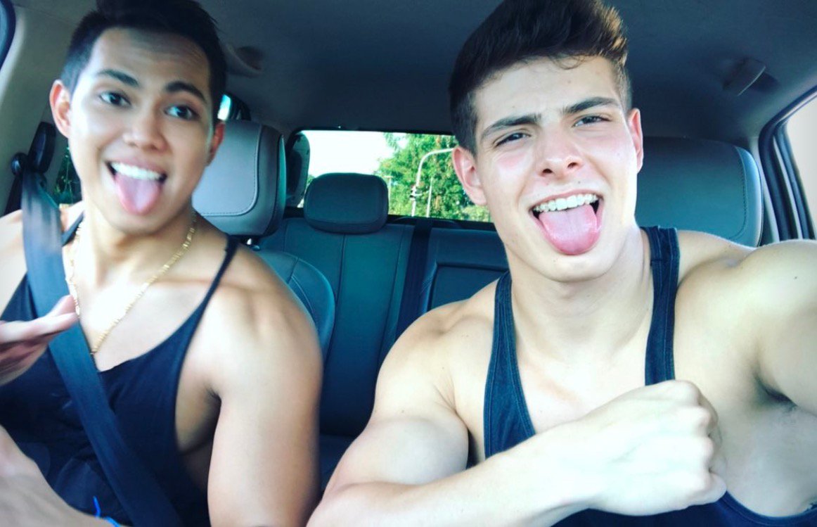 Gonza_TrainerCL's tweet photo. Fin del entrenamiento con el amigo👌💪😝 #buenastardes #fitness #Motivation #cocah #trainingday #BuenSabado 🇨🇱🇧🇷🎉 https://t.co/4kSZV7JNO9