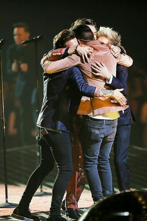 23niallchonce's tweet photo. "This is not the end, I'll see your face again"
Louis giving me life, right now
"ALL THE LOVE ONED"
#OneDBestFan #BRITVIDONEDIRECTION https://t.co/R71S9HnZvY