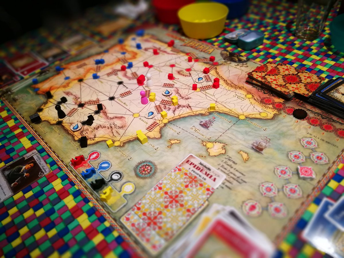 microboardnews's tweet image. Henos ganado por los pelos. Me encanta este juego. Ha conseguido enganchar a dos anti-cooperativos #PandemicIberia