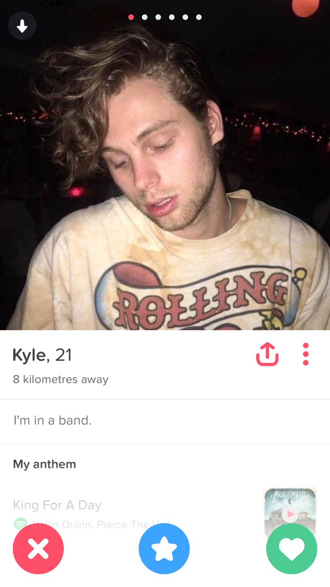 them5SOSguys's tweet photo. .....WTF @Luke5SOS https://t.co/yU7pCrhAlJ