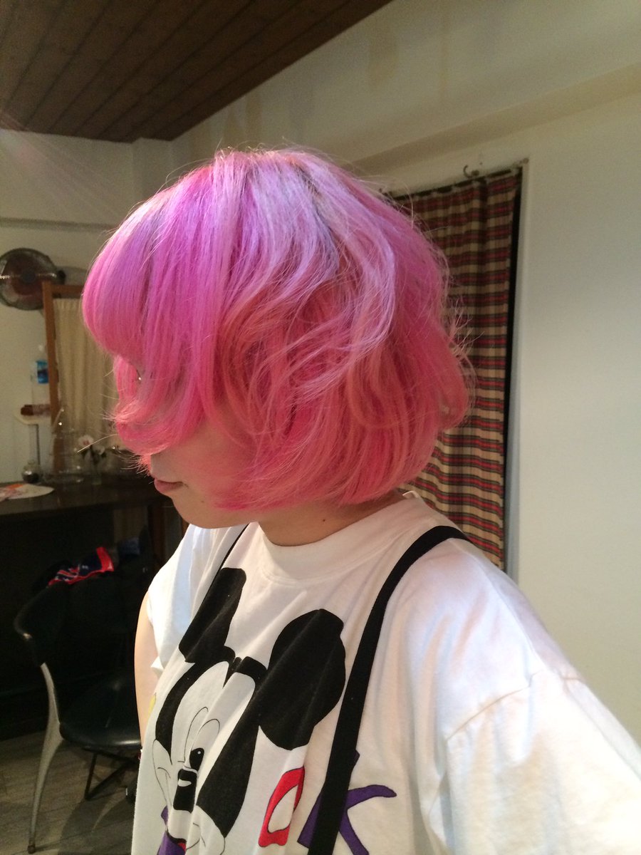 篠田アキノブ ピンク色のショートボブでこの髪の毛でサンリオに行きたかったそうです ピンクヘアー ショートボブ ピンクのカラー ピンクのボブ 派手髪 サンリオピューロランド Nutshair 篠田アキノブ