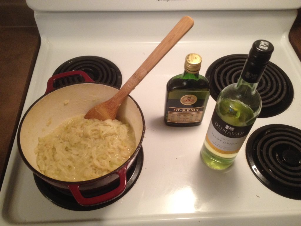 gooderness's tweet photo. #SoupUpdate Hey look... It brought friends! #FrenchOnionSoup Almost deglazing time!!! https://t.co/AY0alrfi08