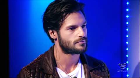 evefredd27's tweet photo. "Vorrei aggiungere sara è molto bella e sei fortunato" ❤ vorrei aggiungere che sei unico vita mia https://t.co/OmYP4lKw8m