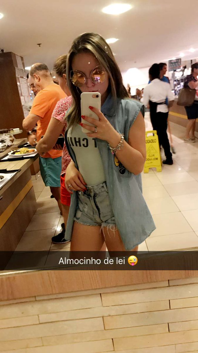 intoyoulari's tweet photo. Amor da minha vida #KCAPersonalidadeBR #LarissaManoela https://t.co/EgZrlpeuRc