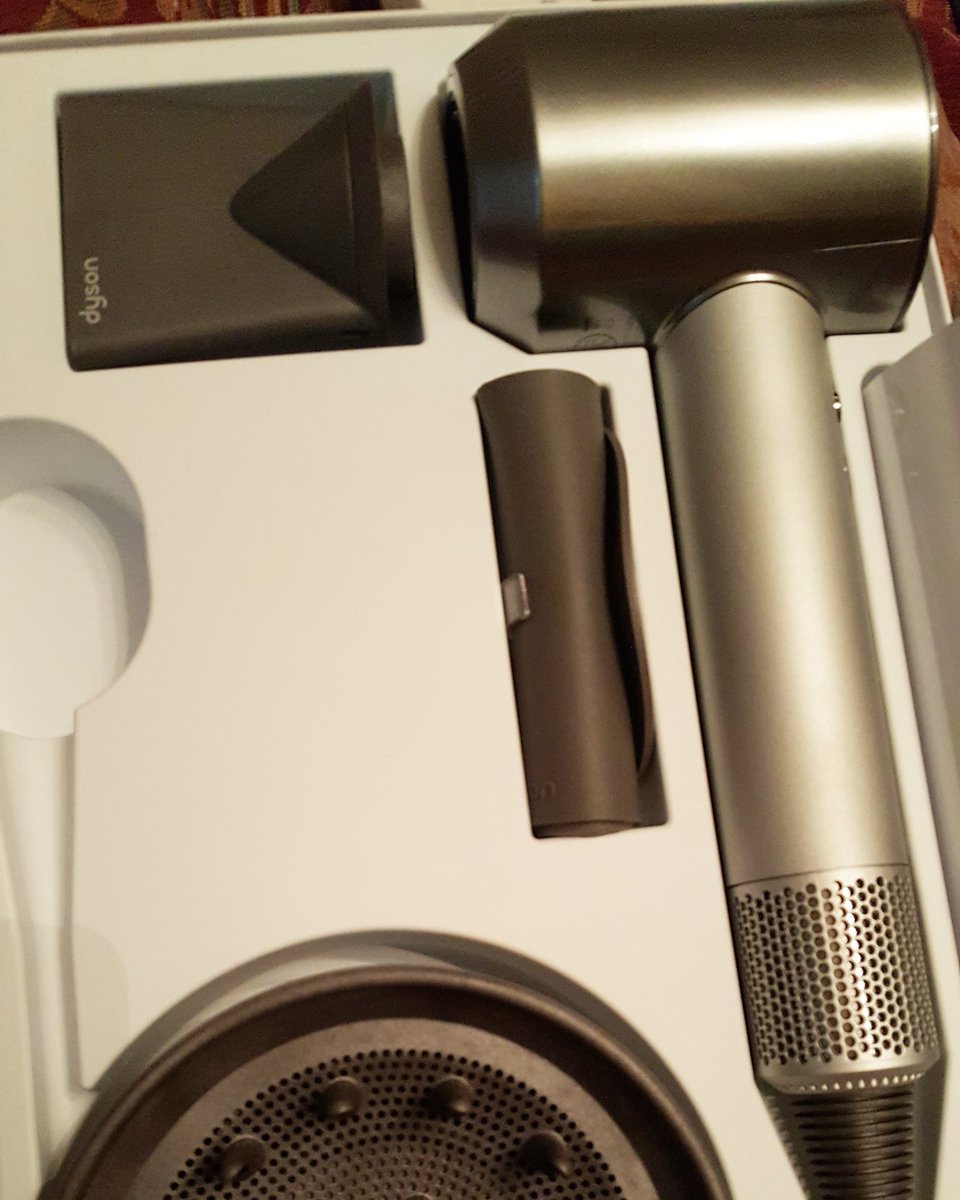 AmandaDurkin04's tweet photo. So happy right now a supersonic @Dyson #dysonsupersonic gift for me hair @haringtonshx is gonna be fabulous thankyou @samdurkin29 https://t.co/3lnjlPVwxK