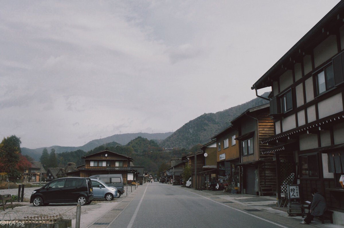 シロブルー tweet media