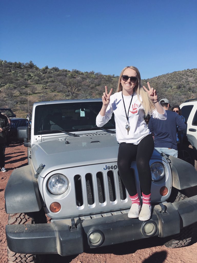 haleyjene_'s tweet photo. first run in a jeep of my own #JeepRun https://t.co/sePcShg8yR