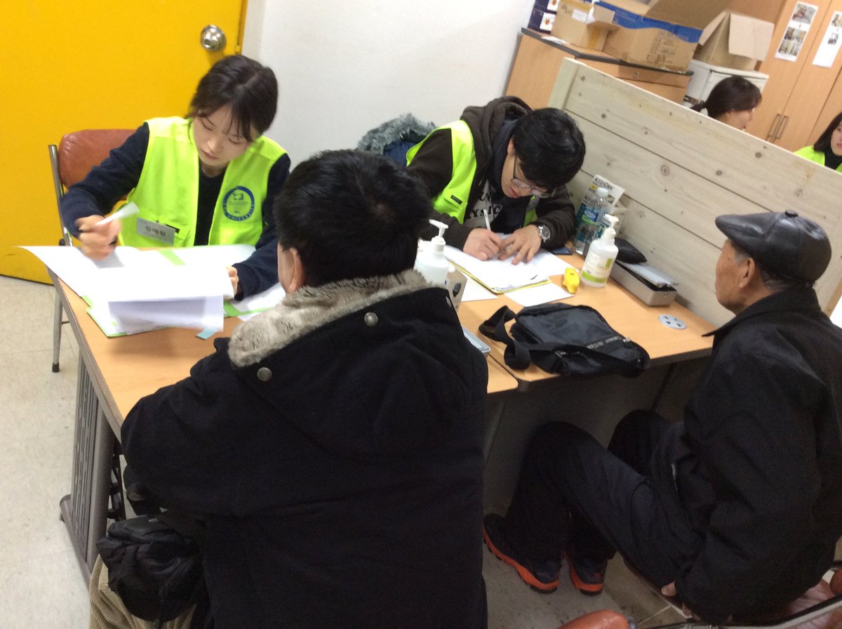 #성남시 #분당구보건소에서는 2월 첫주 외국인진료가 진행중입니다. 차의과학대학교 의.약.간호학생들이 환자 안내, 문진카드 작성, 의약품 정리 등으로 진료를 원활하게 도와줍니다