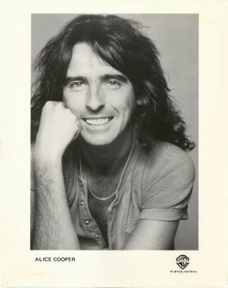 Happy Birthday to Alice Cooper!
(He\s not 18 any more )
 