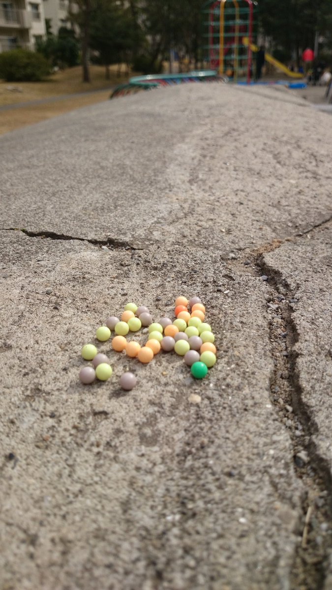 幼い頃によく道で拾った小さな玉とその正体の話が懐かしすぎて共感の嵐「当時は だと思ってた」 Togetter [トゥギャッター]