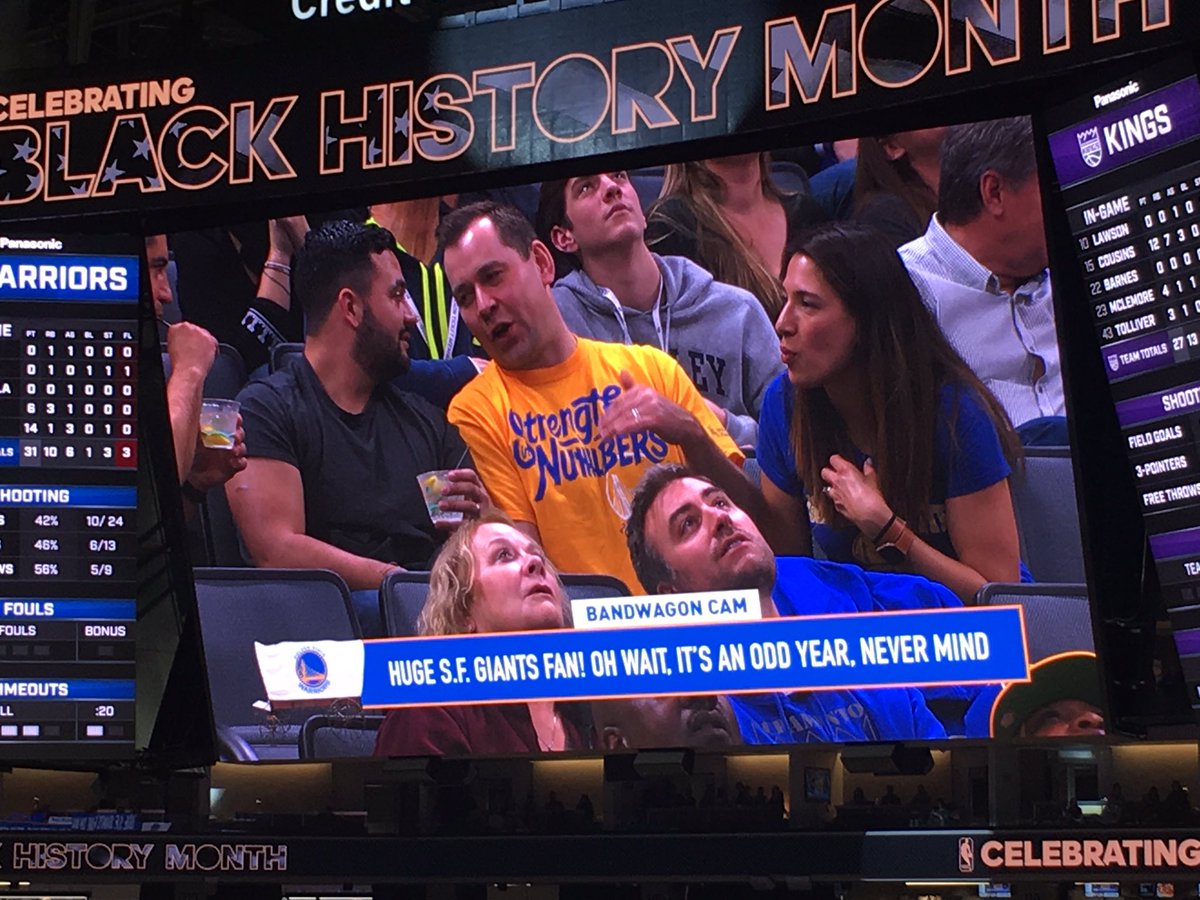 anthonyVslater's tweet photo. Kings jumbotron puts up a bandwagon cam https://t.co/Rc0F9rg7G6