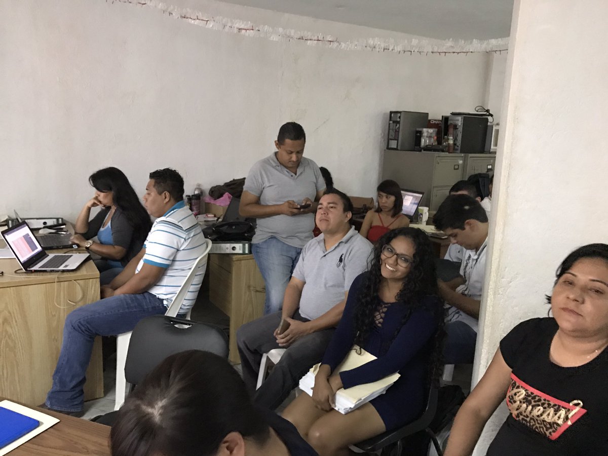 angelmeva1's tweet photo. Ayer una jornada pesada, extensionistas presentaron el informe del servicio Extensionismo 2016 @ppcalzada @Mely_Romero @GuerreroSagarpa https://t.co/SDNu3w1Kb9
