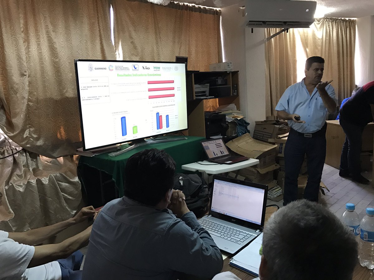 angelmeva1's tweet photo. Ayer una jornada pesada, extensionistas presentaron el informe del servicio Extensionismo 2016 @ppcalzada @Mely_Romero @GuerreroSagarpa https://t.co/SDNu3w1Kb9