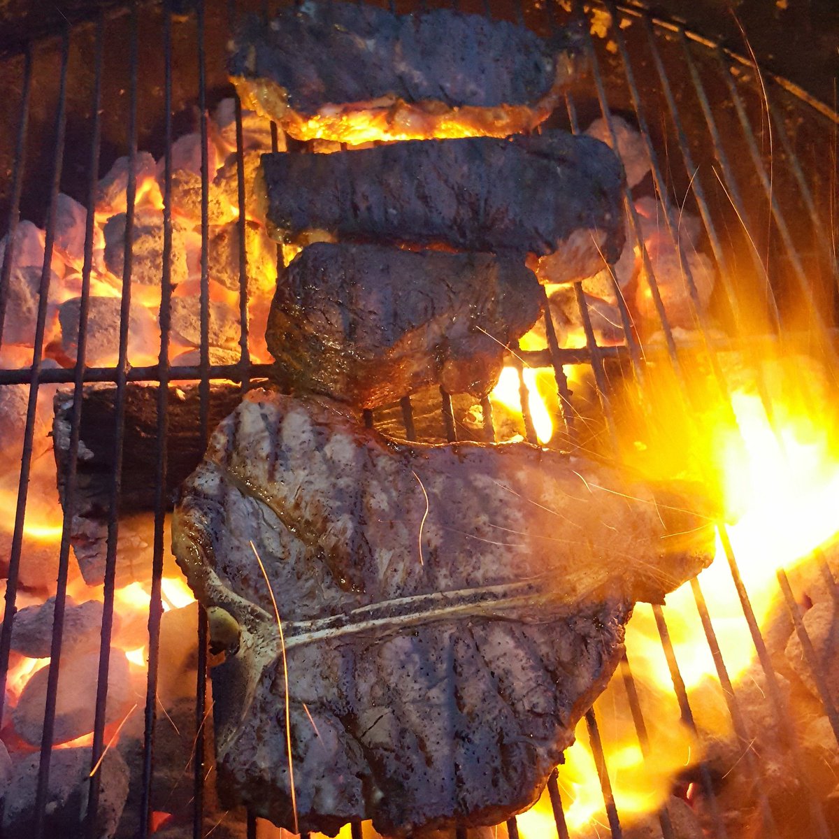 thegrillmaster_'s tweet photo. https://t.co/zVZwVYojWn