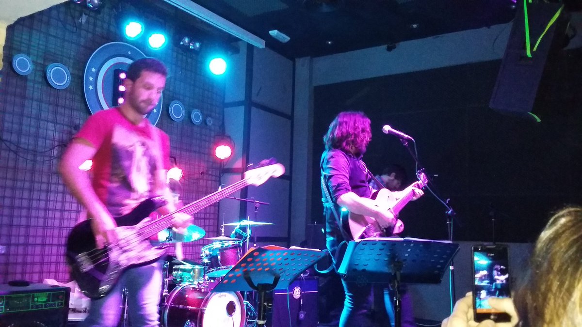 Retweeted Hangar Cordoba (<a href="/Hangarcordoba/">Hangar Cordoba</a>):

Si...nos gusta la musica en directo...  fb.me/5DK2ZMDgx