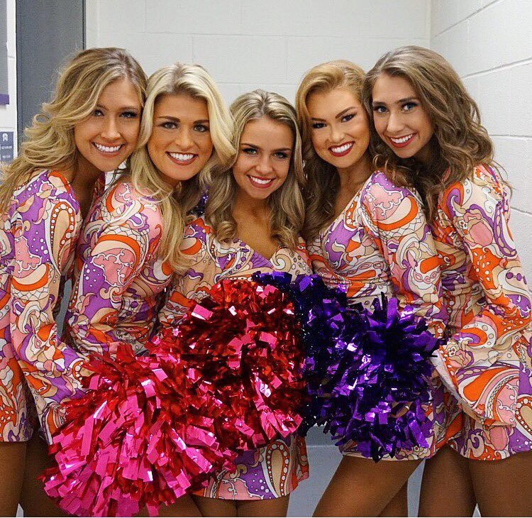 TCU_Showgirls's tweet photo. #RetroRewind at the @TCUBasketball game today ✌🏼️💜🐸🏀 https://t.co/o2AUtxkm4p