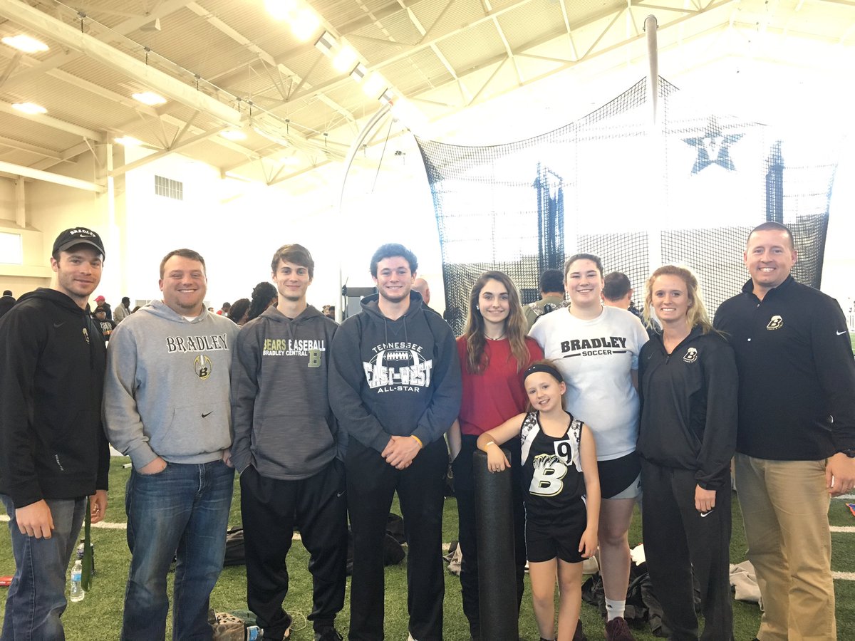 BuffyFrazier14's tweet photo. Great day for @BCBearsTrack today at the Vanderbilt Indoor Invitational!!#Vandy17 #BearTrackers https://t.co/AegGiHVKG3