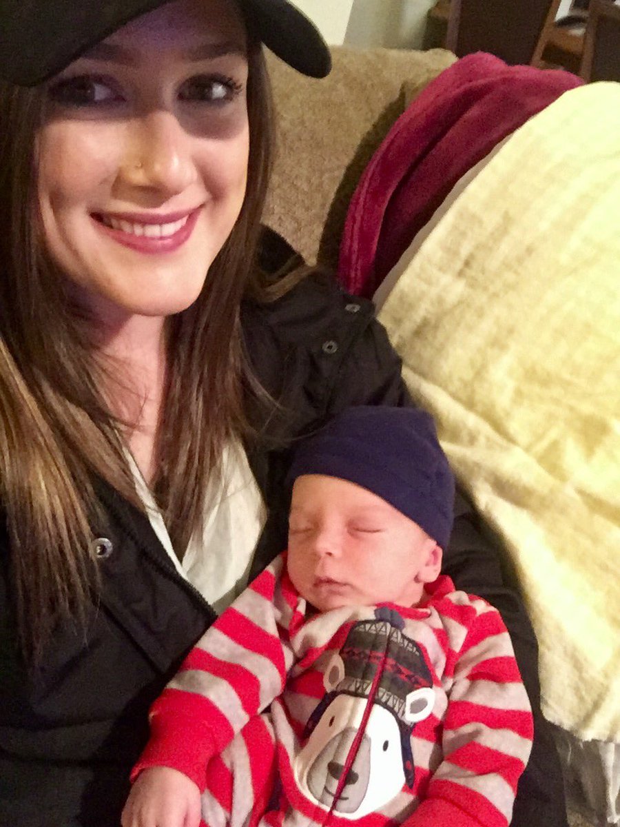 alanaredka's tweet photo. my best friend makes cute babies 😱 #2weeks 👶🏼 https://t.co/OfgBJYBPPh