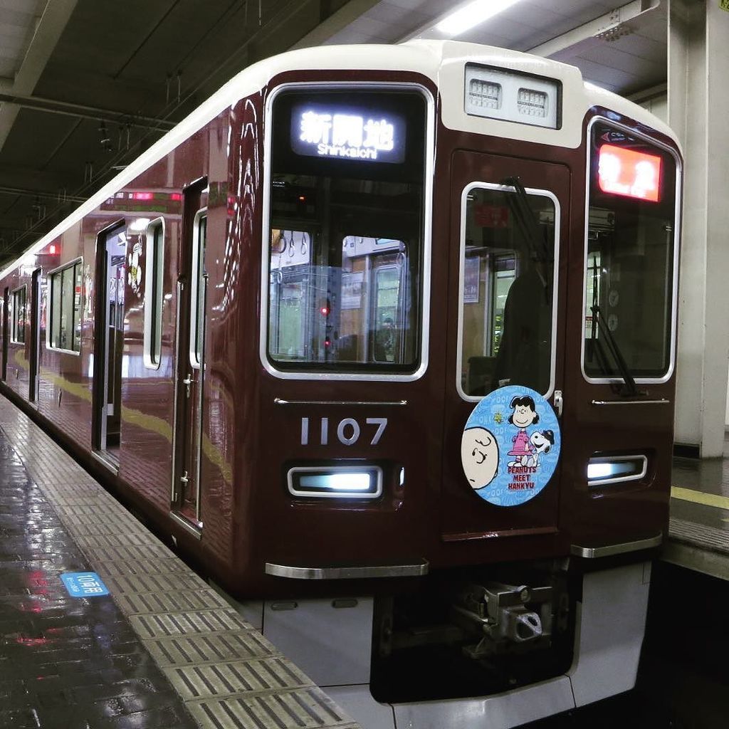 テツロー 真夜中だけつぶやく人 スヌーピー電車 やっと撮れた スヌーピー 阪急電車 阪急電車ラッピング 阪急電車スヌーピー号 Peanuts Instagram T Co Zjbevoildz