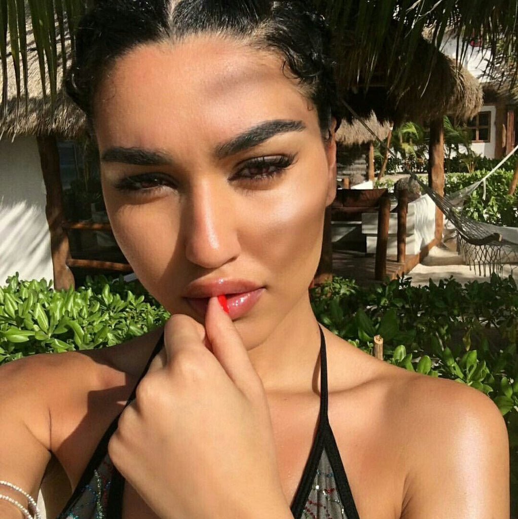 rpgzew's tweet image. - Inconnue 
- Medina 
- 20 ans
- Militaire, Afrique du Nord
- Hétéro
- @SelmaRpg_