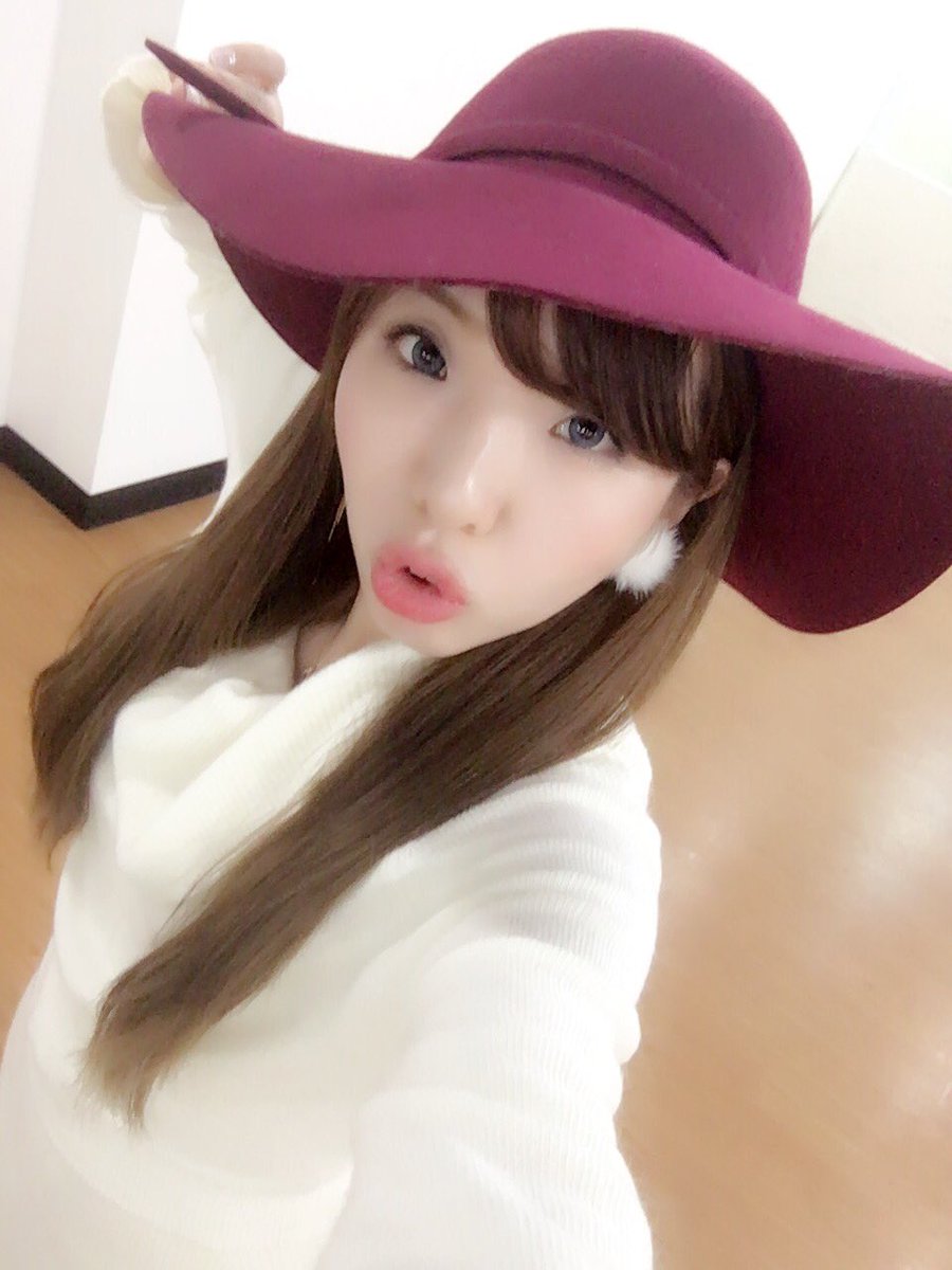 植島さき A Twitter おはよー W さぁ 今日も楽しんでいきましょか セルフィー 自撮り おしゃれさんと繋がりたい おしゃれ好き ハット好き エンジ ハット好き ニット 白ニット 大阪 シンガーソングライター 植島さき フォロワー募集中