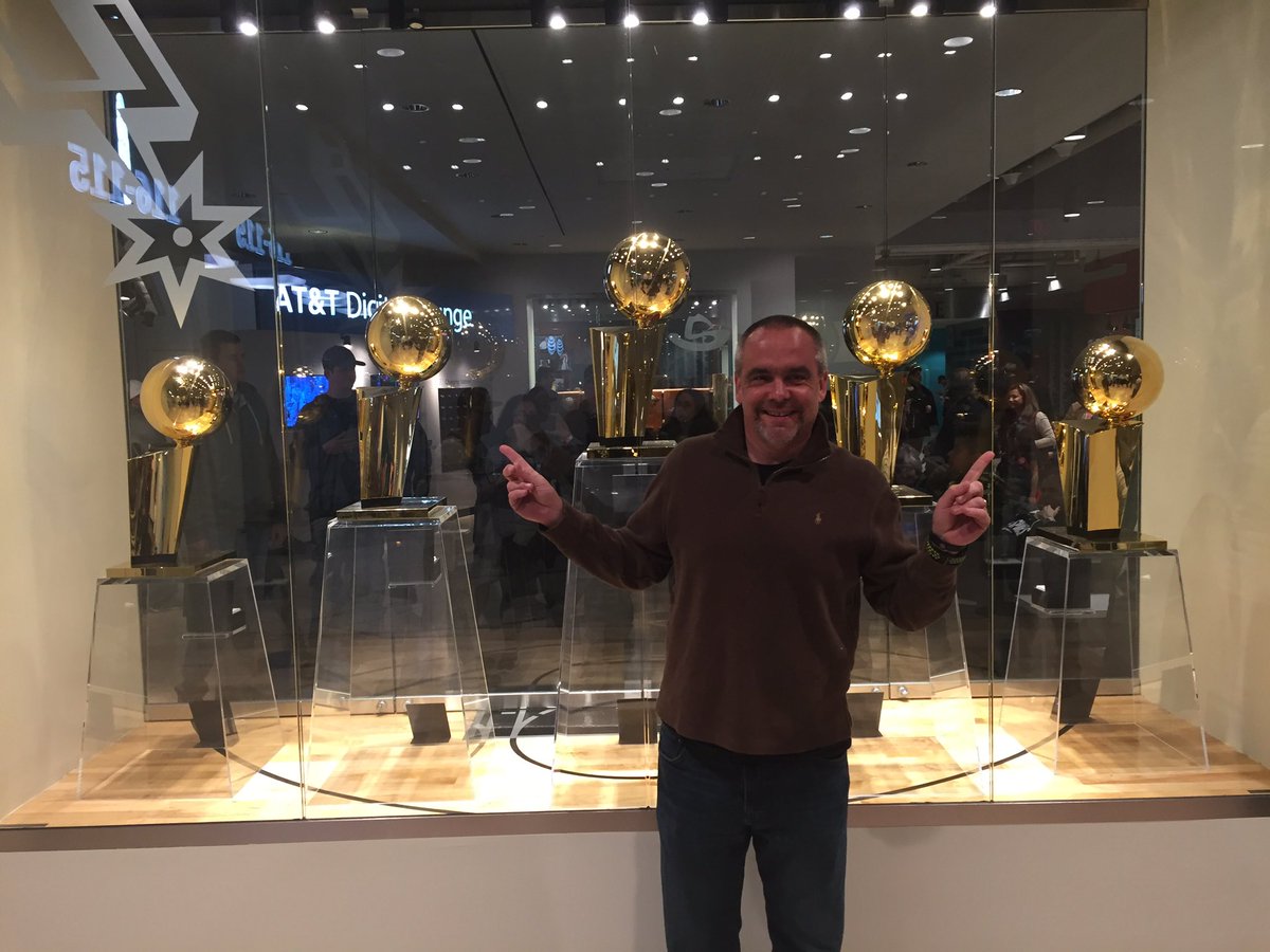 rmckenzi's tweet photo. @spurs good to be back home in title town! https://t.co/kPrJBg4w8K