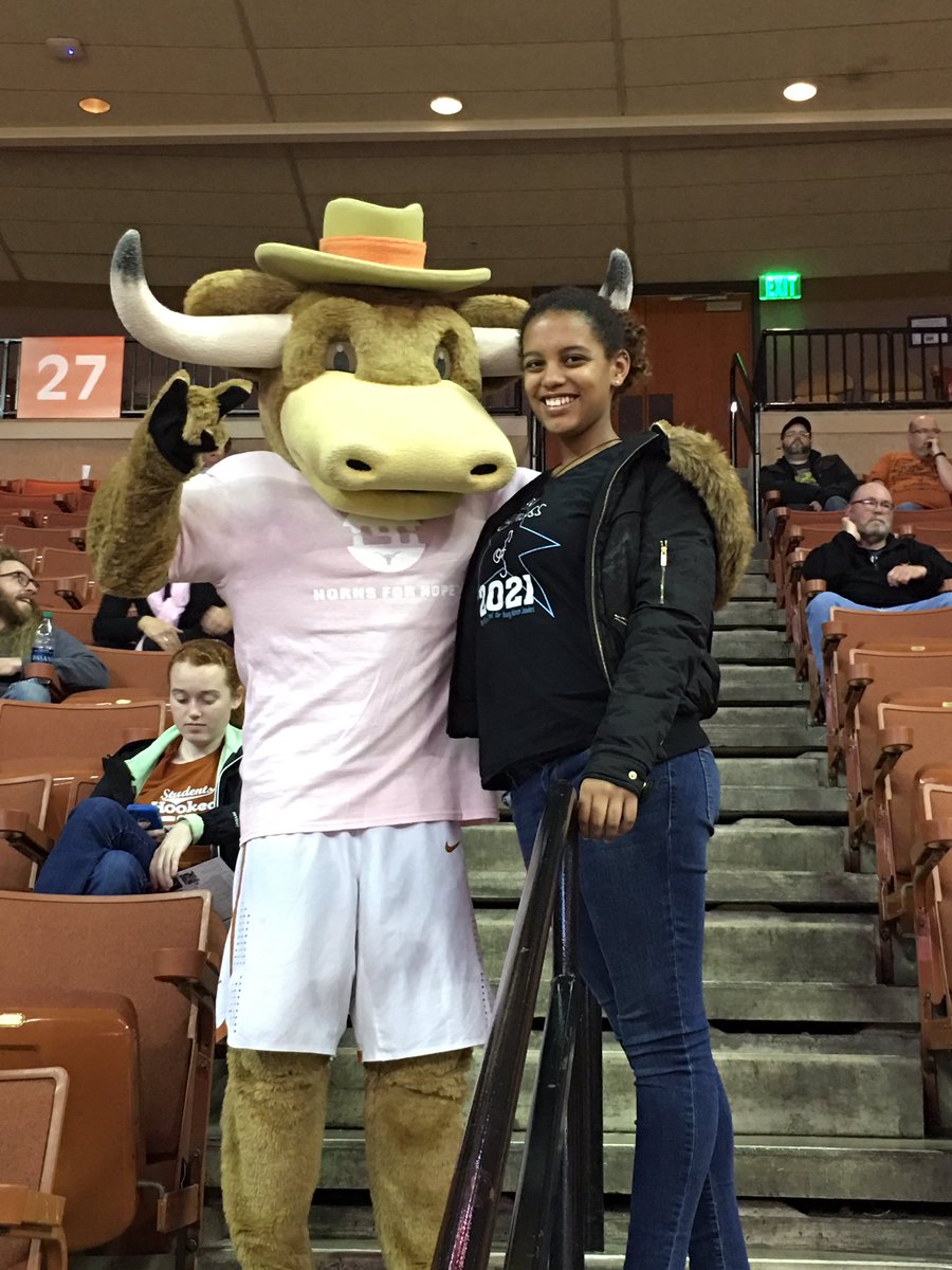 kacollins0618's tweet photo. Ann Richards Basketball meeting  Bevo at the UT Lady Longhorns game! #Longhorns #ARSpride #StatSmart https://t.co/ZiJCa8DacF