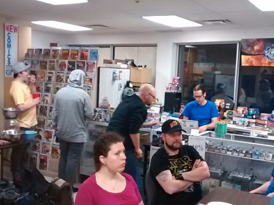 StreamFractal's tweet photo. Une autre soirée de jeux réussie au Ménard Comics!
Les joueurs de Courant Fractal sont prêts!
#courantfractal #jdr #ménardcomics https://t.co/1s4HagCTzo
