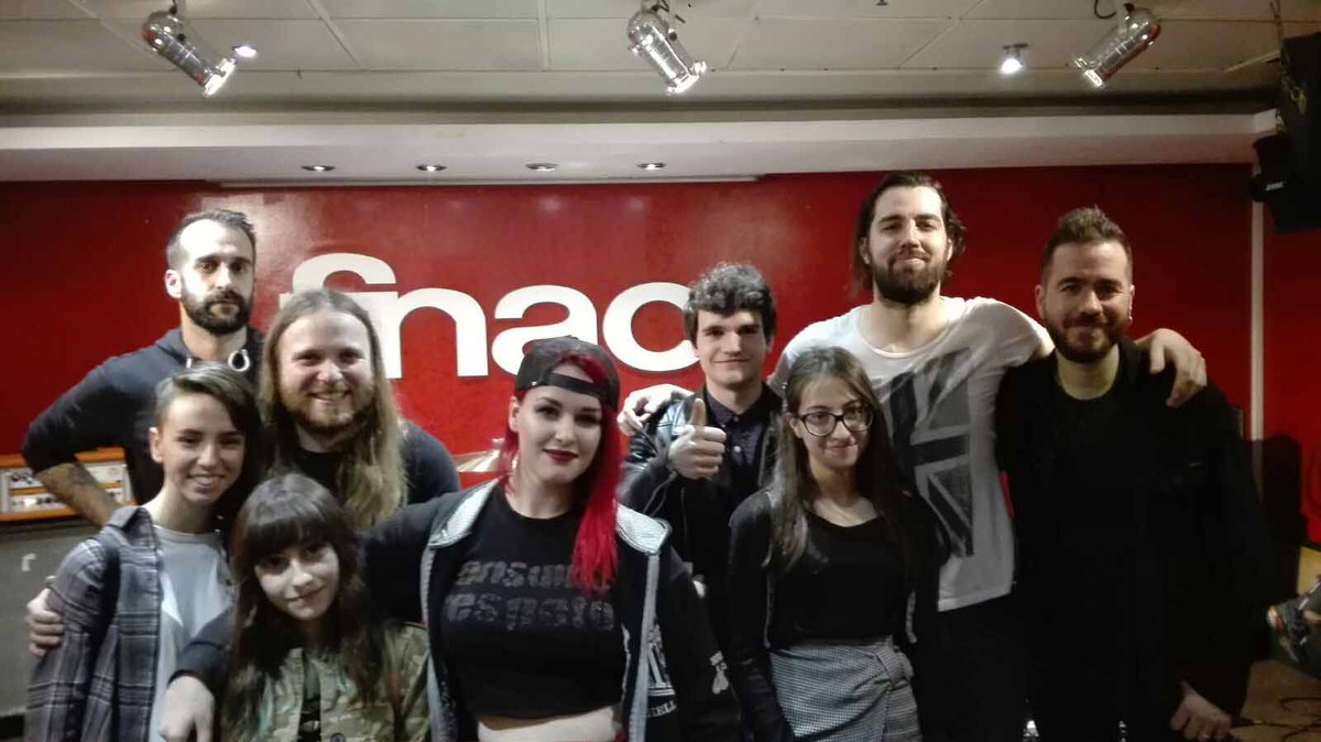 carapank's tweet photo. FAAAAAAAAANTIME @dineromusic @Raquel_h2 @MartaHG1 @Srta_Vendetta https://t.co/3lPAY7Zdsf