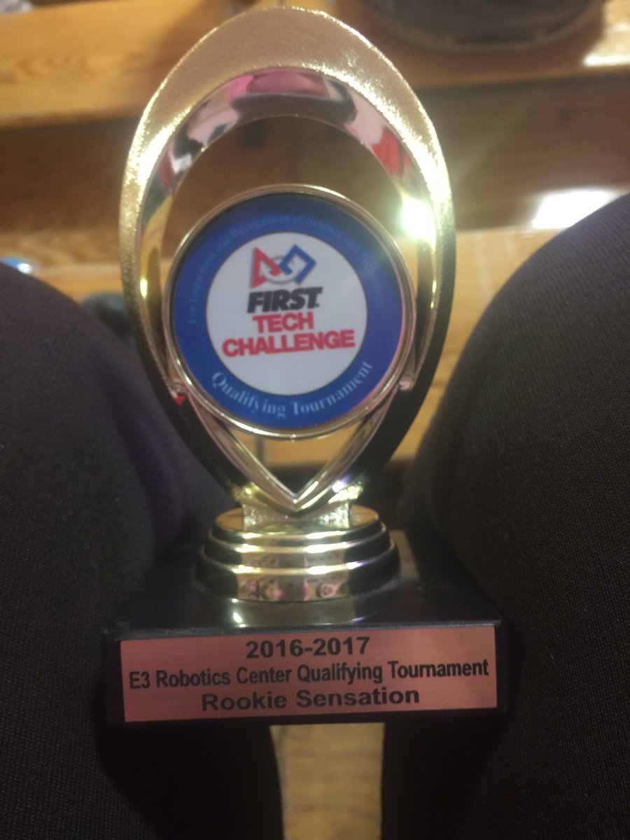 CavemenRobotics's tweet image. We won the rookie sensation award!!! @MrModlin @MrTrtan @SCMTechnology