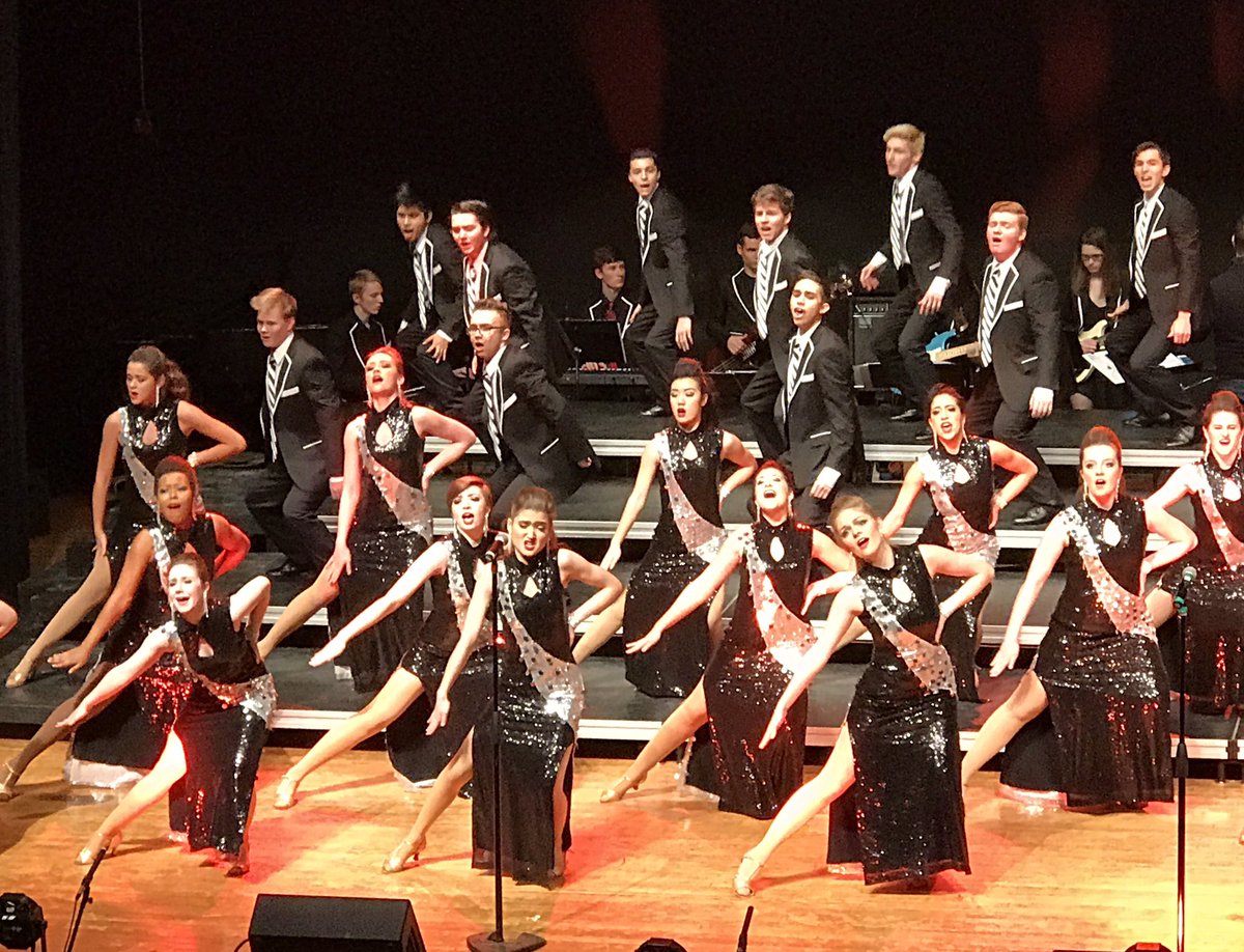 NNHS_ShowChoirs's tweet photo. Oh, here we go.
Feel it in our soul.
#ENTOURAGE2017
#DanvilleMidwestClassic https://t.co/VIQMjbx37D