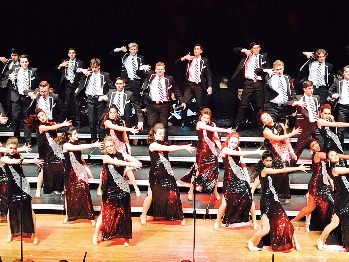NNHS_ShowChoirs's tweet photo. Oh, here we go.
Feel it in our soul.
#ENTOURAGE2017
#DanvilleMidwestClassic https://t.co/VIQMjbx37D