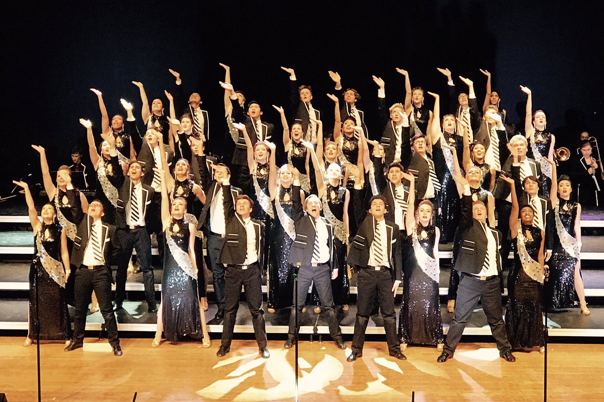 NNHS_ShowChoirs's tweet photo. Oh, here we go.
Feel it in our soul.
#ENTOURAGE2017
#DanvilleMidwestClassic https://t.co/VIQMjbx37D