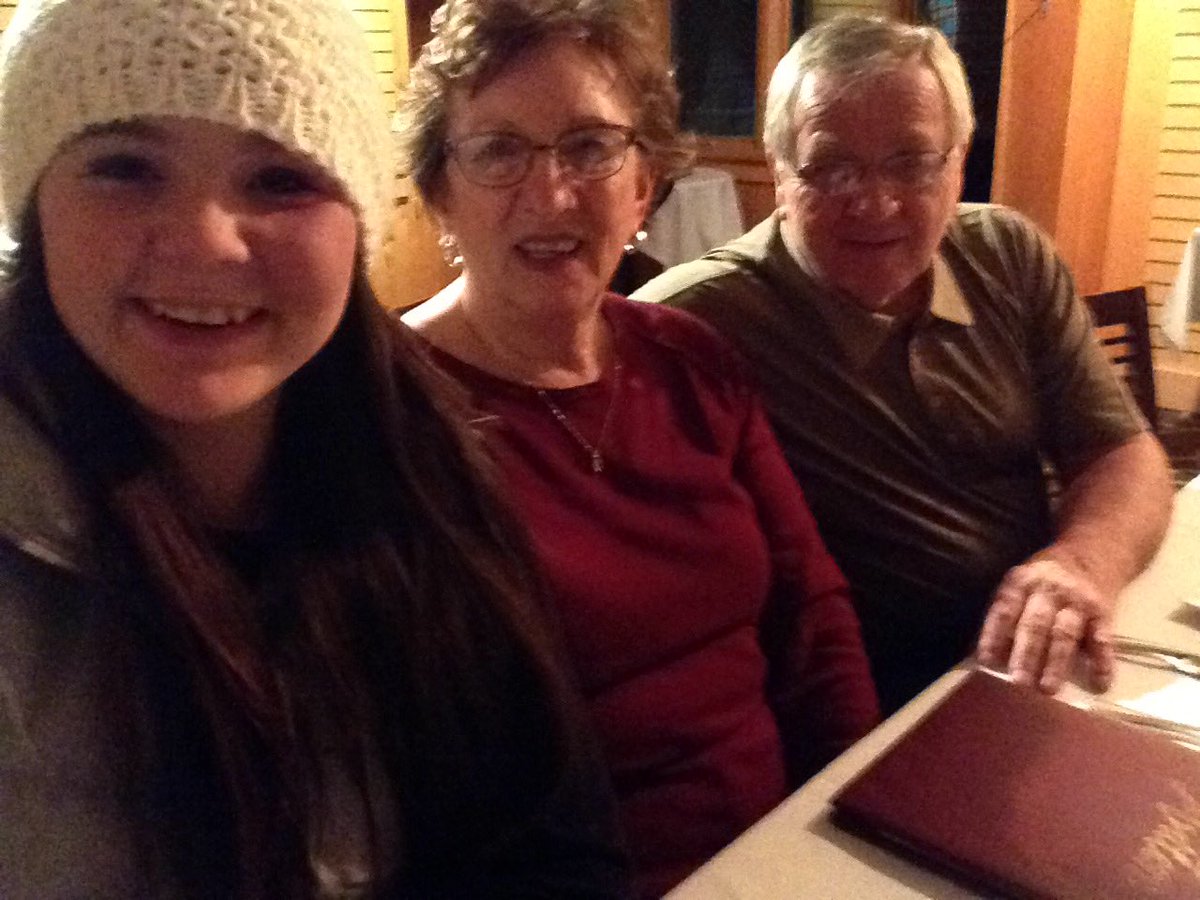 Sportfreak509's tweet photo. I love my family!!!❤️❤️❤️ #Happy50th #yuummy #LoveYall https://t.co/FE3nB26n93