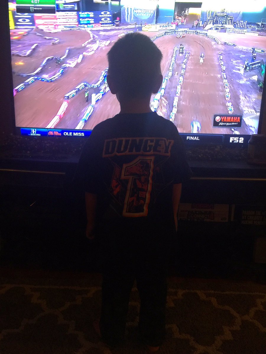 KTM_FAM's tweet photo. Come on Dungey #SXonFOX https://t.co/IZxiAvvHNw