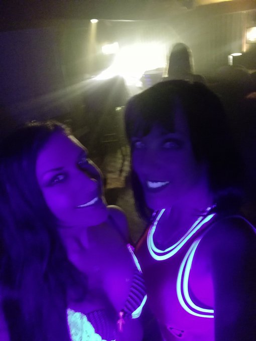 En soir&eacute;e du c&ocirc;t&eacute; de Rennes en bonne compagnie avec @AmelAnnoga  ! https://t.co/v9RytsUbUo<a href="/tag/sexy"class="tags"><span>#sexy</span></a><a href="/tag/ngot"class="tags"><span>#ngot</span></a><a href="/tag/letsgoshooting"class="tags"><span>#letsgoshooting</span></a>