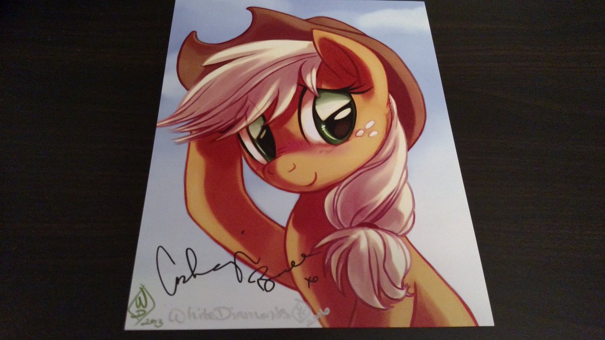 ShadyMacro's tweet photo. Forgot to post this earlier. Thank you so much for the autograph, @ash_leigh_ball! It was a pleasure to meet you at @ponyconMLP. https://t.co/Ann24ABo2q