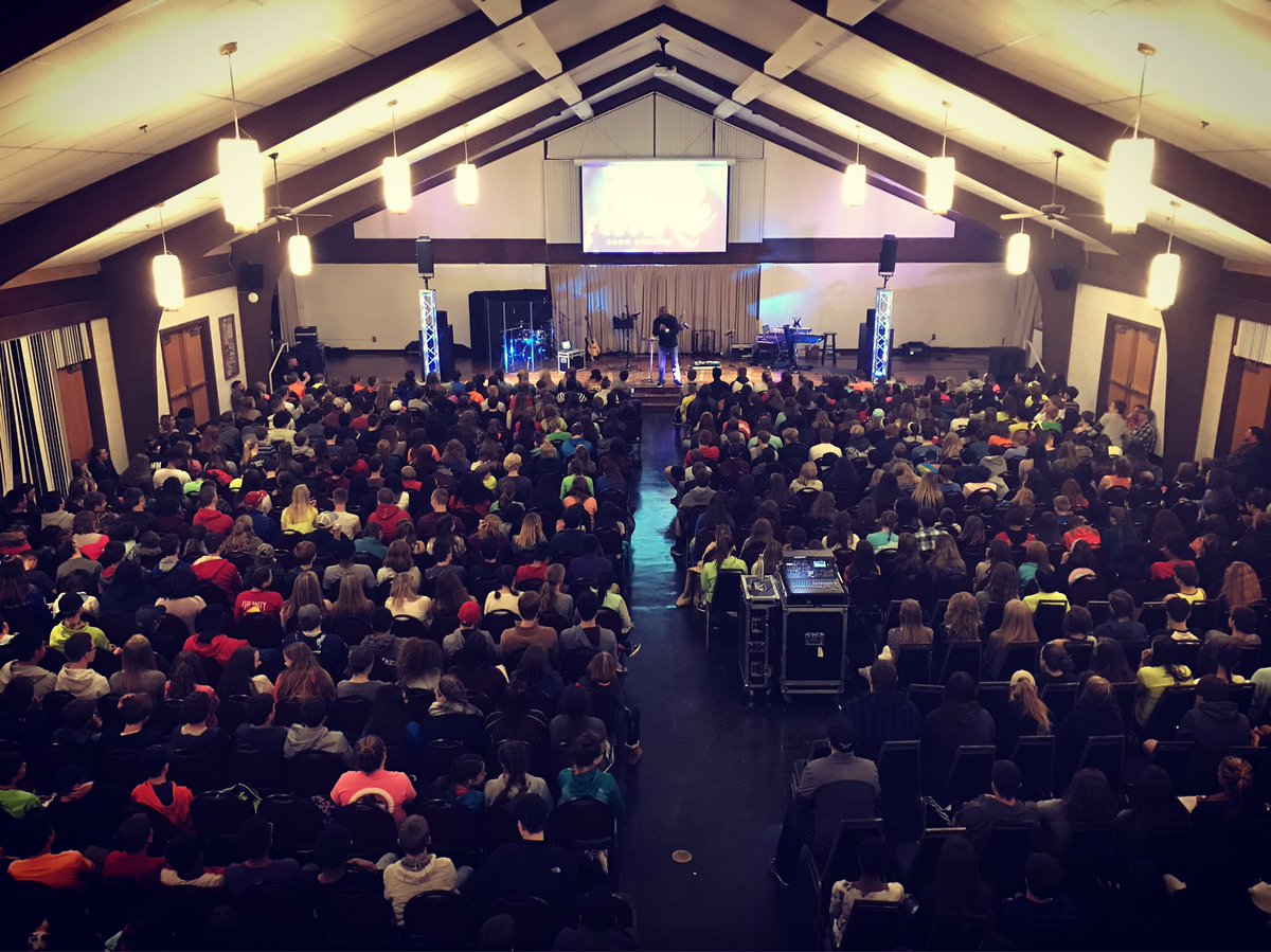 BiltmoreStudent's tweet photo. Last session of Wake before we go into small groups. Pray the students will be open and real in groups tonight. #wakeweekend https://t.co/aTexIm2MVZ