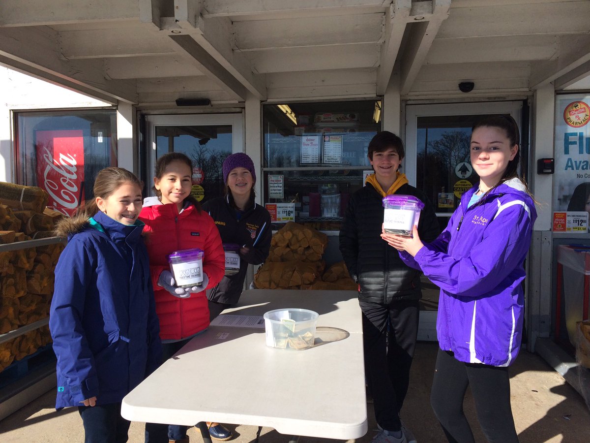 LolearyLoleary2's tweet photo. National Junior Honor Society students stood in the cold to collect for our cuddly friends! #RosesFund @SLHeights https://t.co/jh7Kt8SMCd