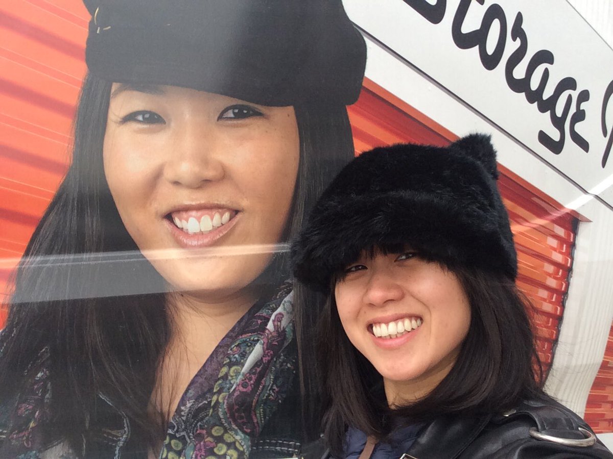 scratchsniffpur's tweet photo. when you're #twinning with your @uhaul https://t.co/kXRT9hD82B