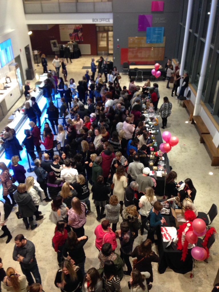joannedoyley's tweet photo. Great crowd at the Vagina Monolgues for Gillian's Place! @GilliansPlace #VMNiagara #firstontariopac https://t.co/H9GzRh5tpS