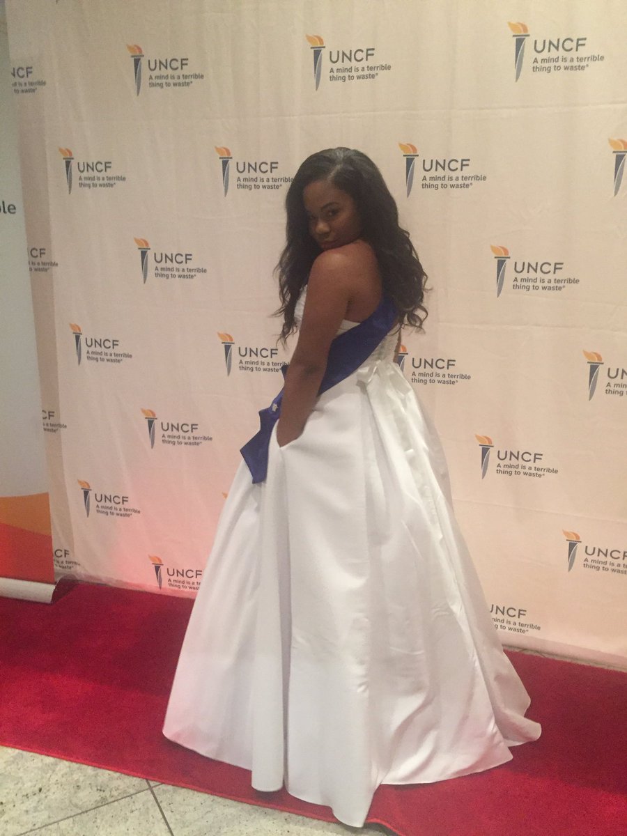 Jprincesst25's tweet photo. Just a few pics from tonight, for now, that I think describe this night & myself perfectly. π #MissUNCF #DillardU #FlawedButFabulous https://t.co/0hRkP27KqE
