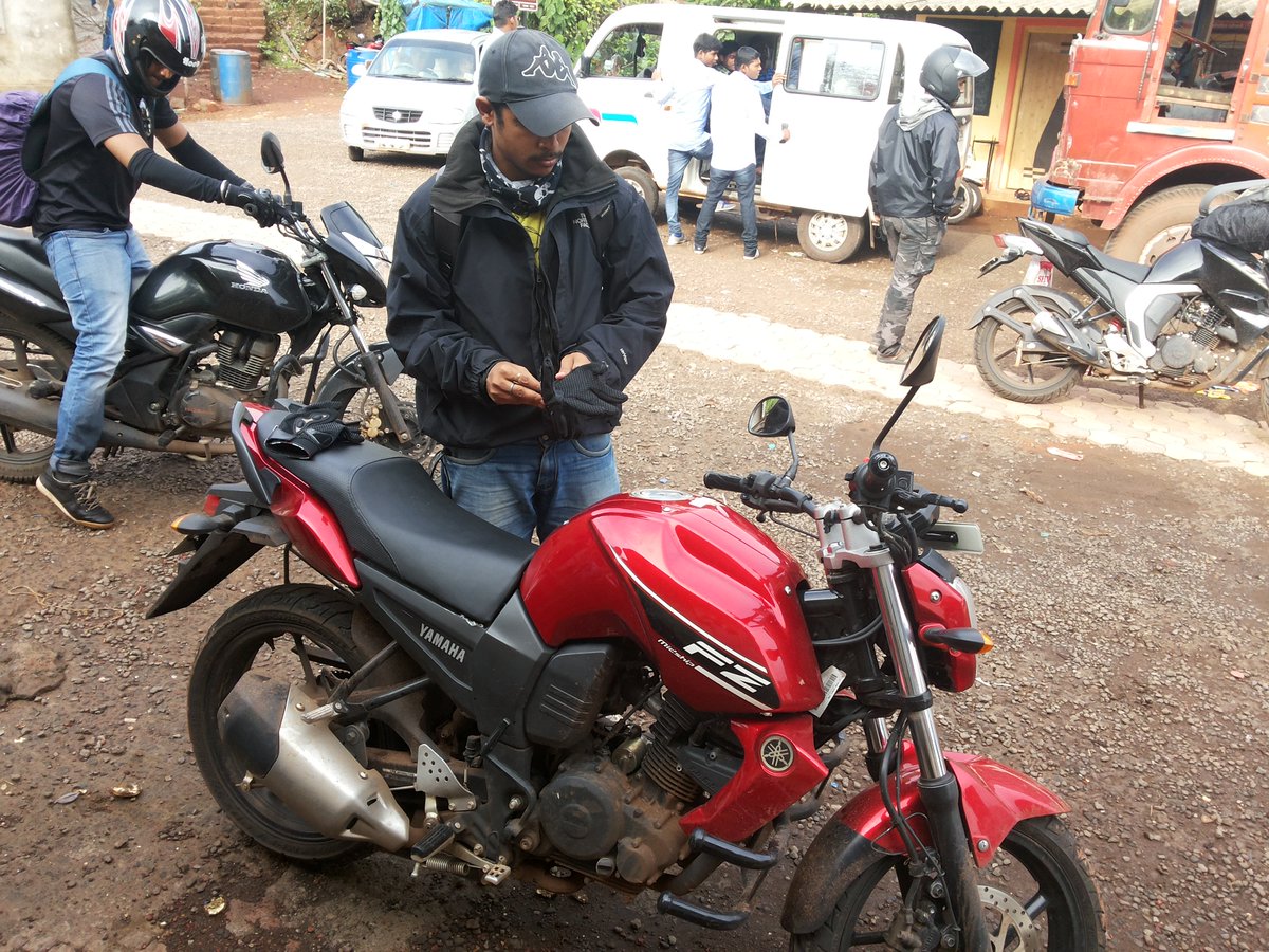 adiroks's tweet photo. I see a lot of #Riders #travelling day n nite, to every1 out der.. #Ride safe Look after Urself n ur #Bike Caz therz a lot of #MILESTORIDE π https://t.co/moXSPNqXdR
