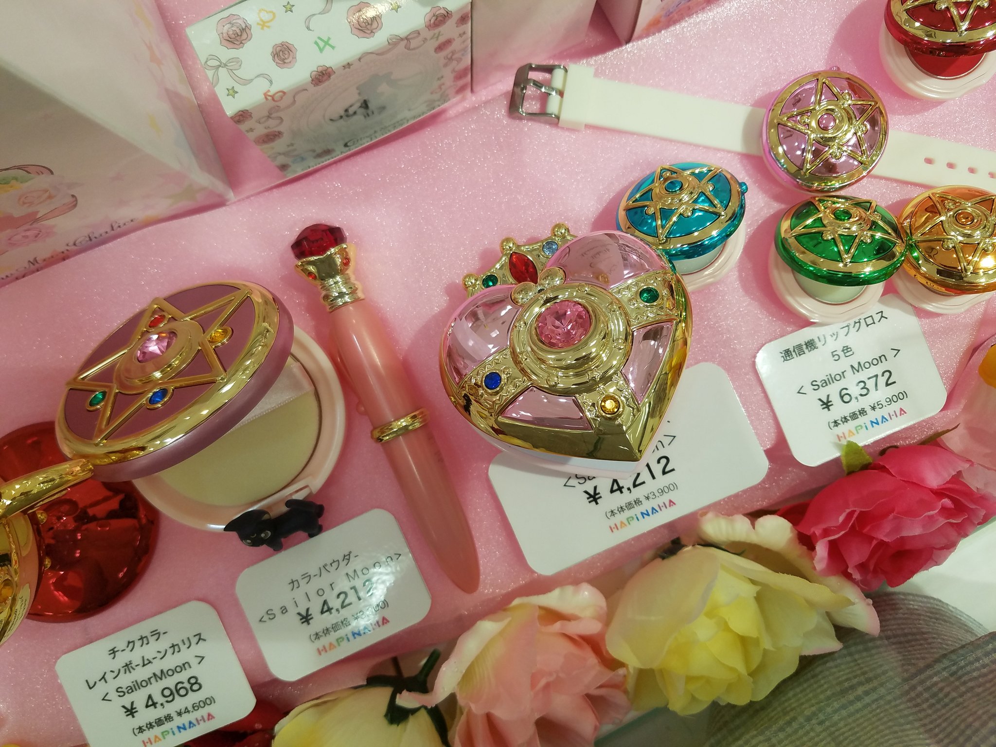 Animecosme プレミアムセーラームーンシリーズ アニメコスメ残り少しの在庫となっています ネットは完売でgetする事ができなかった方も 今ならアニメコスメでお買い求めいただけますよ 人気のシリーズですのでいつ完売してもおかしくない状態です 笑