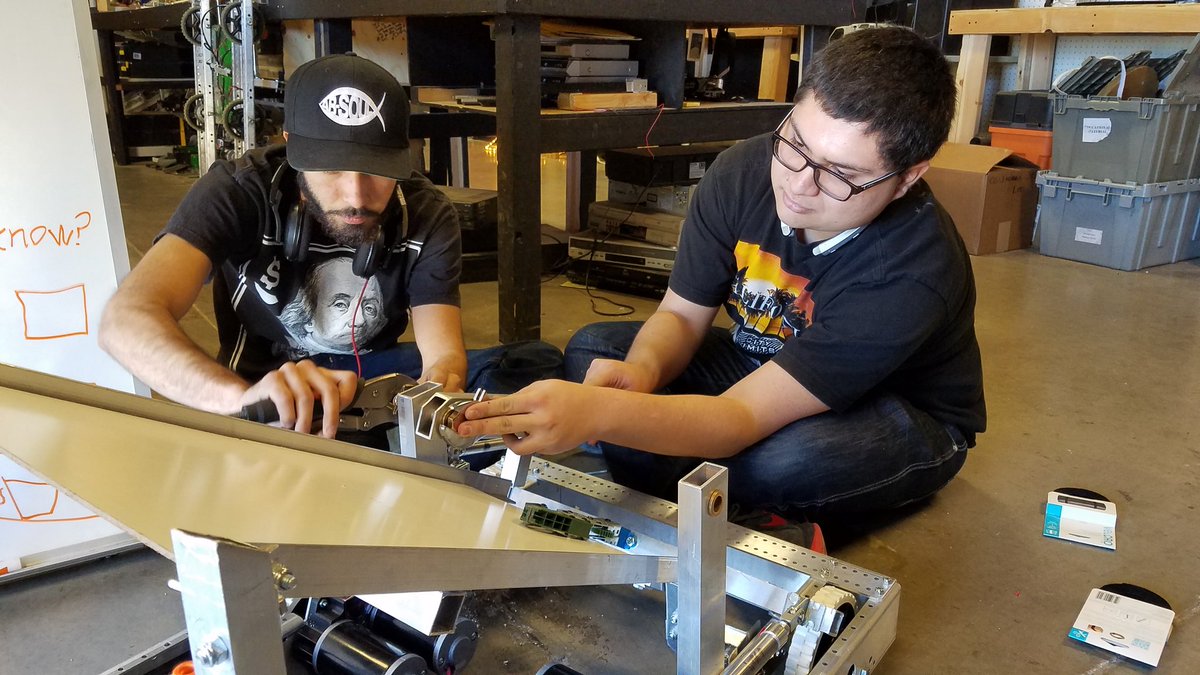 jhmorris's tweet image. Another Saturday spent with my students while they worked on their robot. #cvhsengineering #MechaKnights996