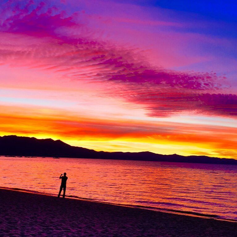 JulieZiemelis's tweet photo. #throwback #Sunset on #laketahoe #BeforeSnow #Narure #TahoeLife #365SLT #ZLife #SouthLakeT… https://t.co/r6pkQYsTGD https://t.co/dOp0mVYPFS