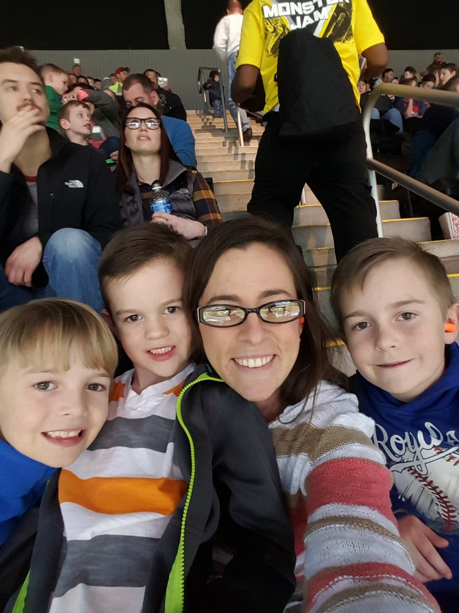CoffmanMama's tweet photo. #MonsterJam https://t.co/H3bxMlIciV