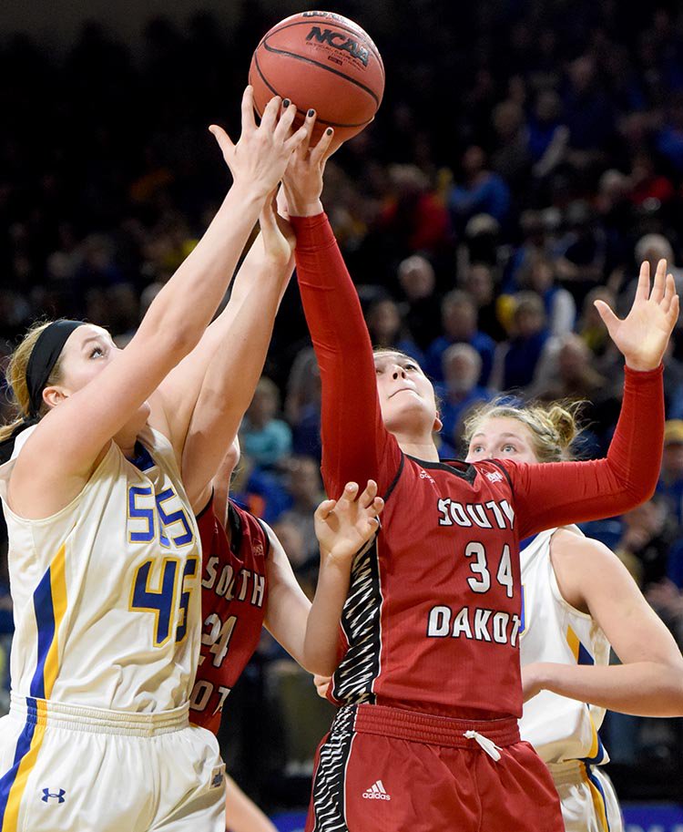 pickjay's tweet image. Two games, two wins @GoJacksSDSU Photos: argusne.ws/2lahDwf @argusleader @ArgusSports #basketball #SummitWBB #SummitMBB #onassignment