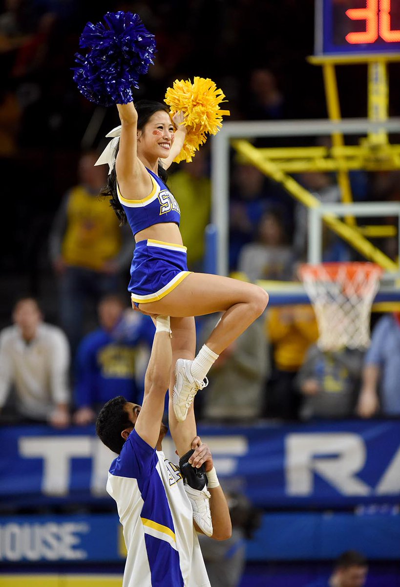 pickjay's tweet image. Two games, two wins @GoJacksSDSU Photos: argusne.ws/2lahDwf @argusleader @ArgusSports #basketball #SummitWBB #SummitMBB #onassignment