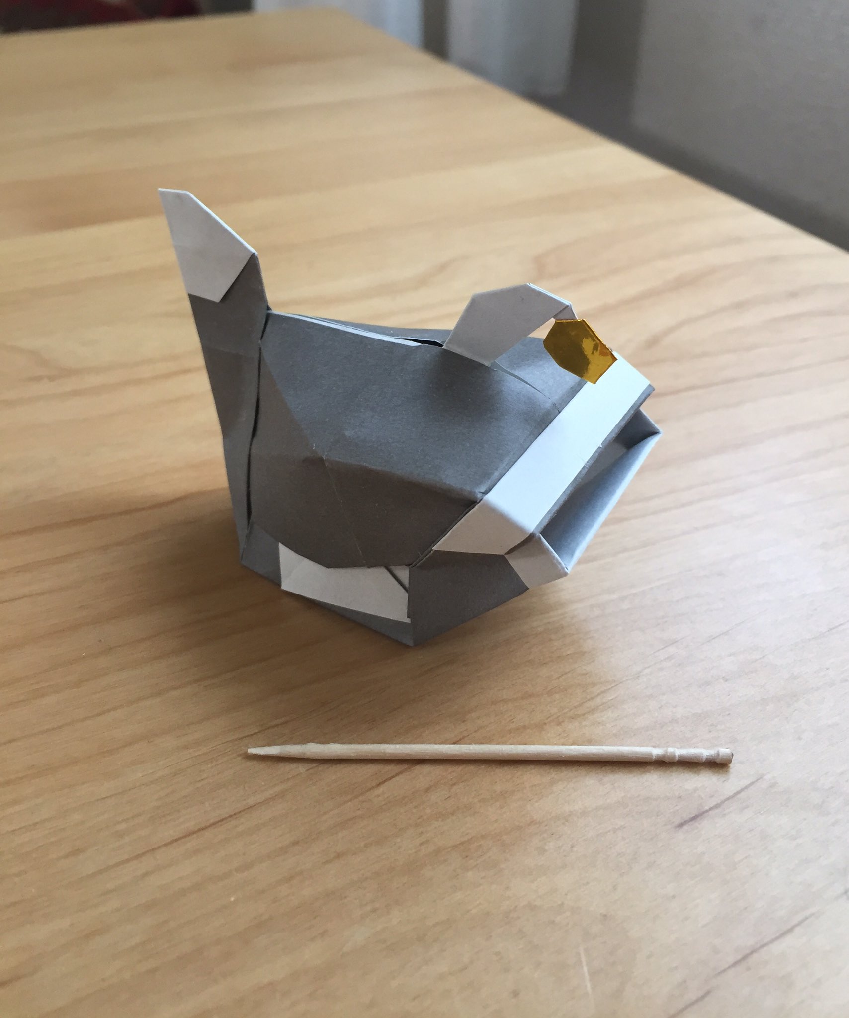 折り紙職人 A Twitter ちょうちんアンコウ 木村良寿さん おりがみのはこどうぶつ より 15 折り紙2枚使用 光るちょうちん部分は付け足しました 折り紙作品